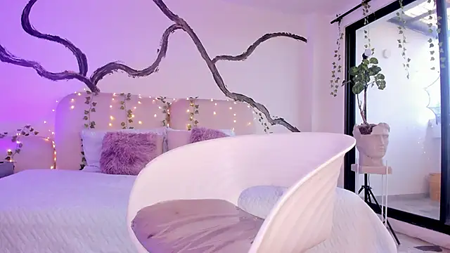  SarahCastro1_ chat room