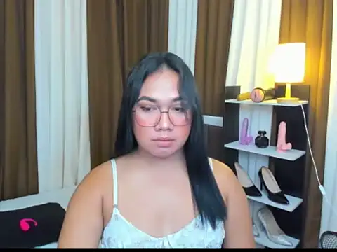 tsuncutkaren - TsUncutKaren's free webcam - UK Sex Cams