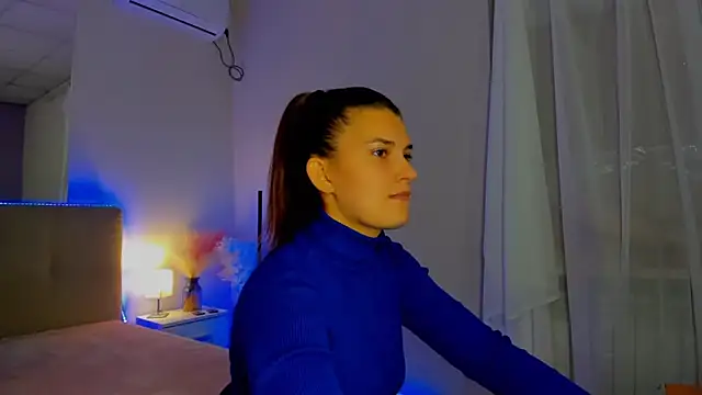 Laura_Leee