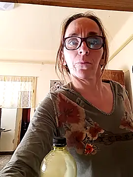dettybitch40 - Dettybitch40's free webcam - UK Sex Cams