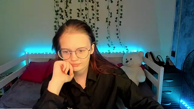 shy_elina01