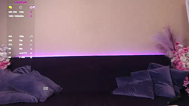 anna_chatstrip