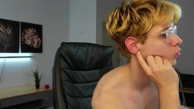 logan_fraser - Logan_Fraser's free webcam