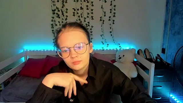 shy_elina01
