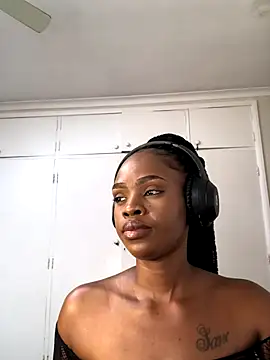 luciouslips96 - LuciousLips96's free webcam