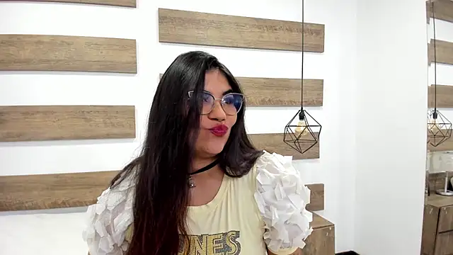 Luna_Dumont