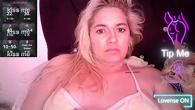 Izury_Blondee