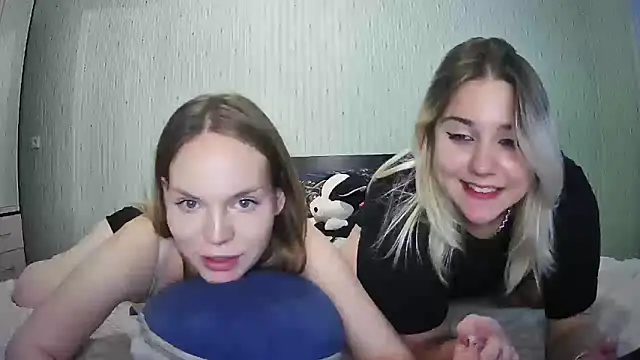 chrisgirls - ChrisGirls's free webcam