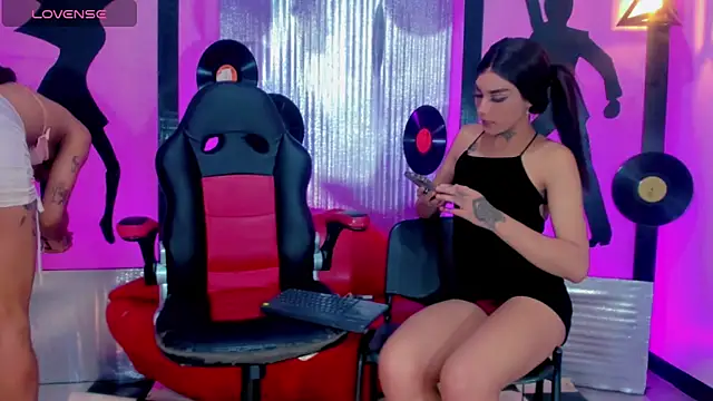 Модель: nickyminach_