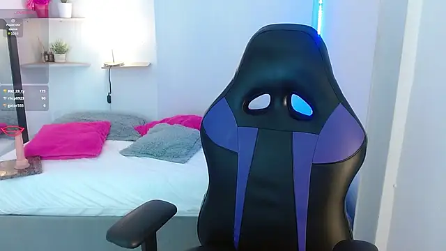 Julia_Boobs