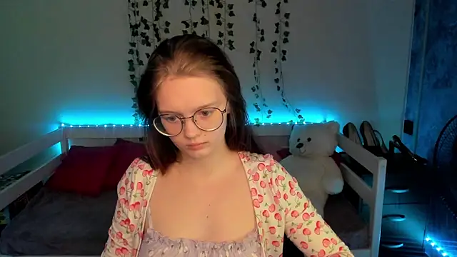 shy_elina01