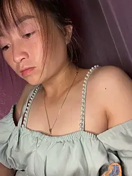 roxie-zz - Roxie-zz's free webcam
