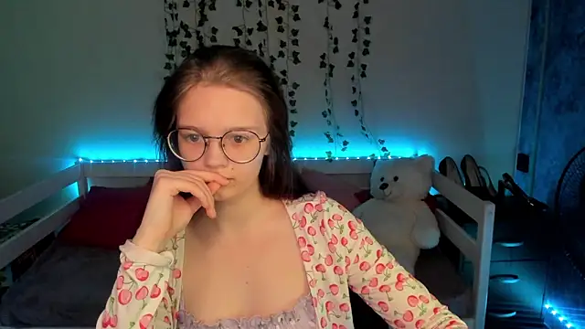 shy_elina01