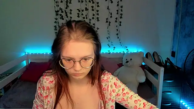 shy_elina01