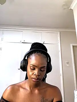LuciousLips96