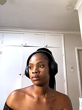LuciousLips96