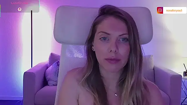Nova-Lee Live Webcam on Stripchat