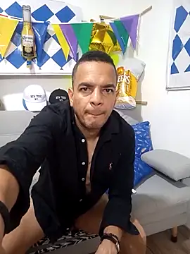 latinmartin73 - Latinmartin73's free webcam - UK Sex Cams