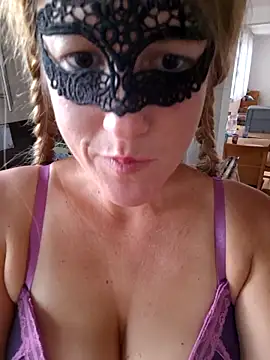 naughty-layla - Naughty-Layla's free webcam - UK Sex Cams
