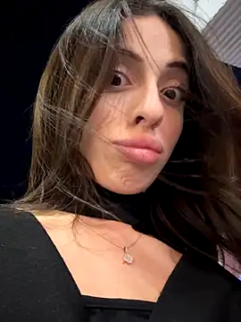 Yesmoree from StripChat is Freechat