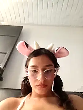 Ary-18 Live Webcam on Stripchat