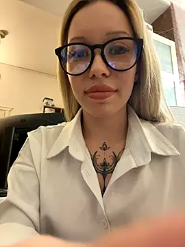 babydolll Live Webcam on Stripchat
