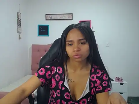  Sofiahot_83 chat room
