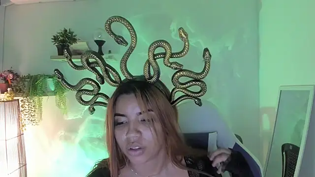 Lucy_Strong