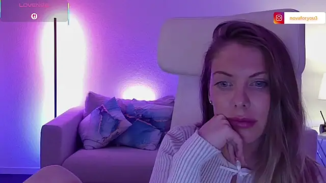Nova-Lee from StripChat is Freechat