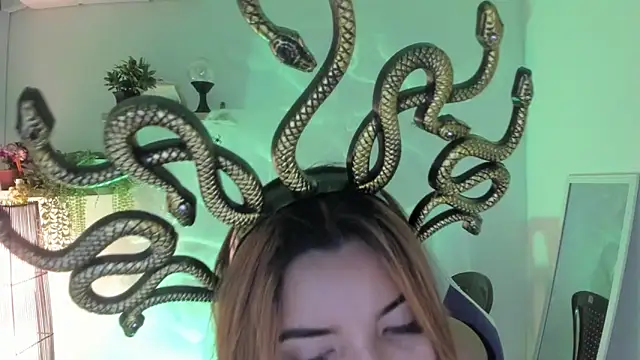 Lucy_Strong