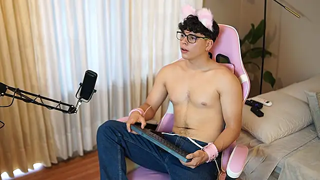 ethan_occonor - Ethan_occonor's free webcam - UK Sex Cams