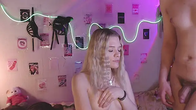 your_horny_friends - Your_Horny_Friends's free webcam - UK Sex Cams