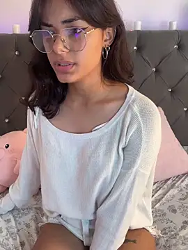 im_lyan - Im_Lyan's free webcam - UK Sex Cams