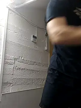 trainwithme (M young) - Show my dick at work!!!!