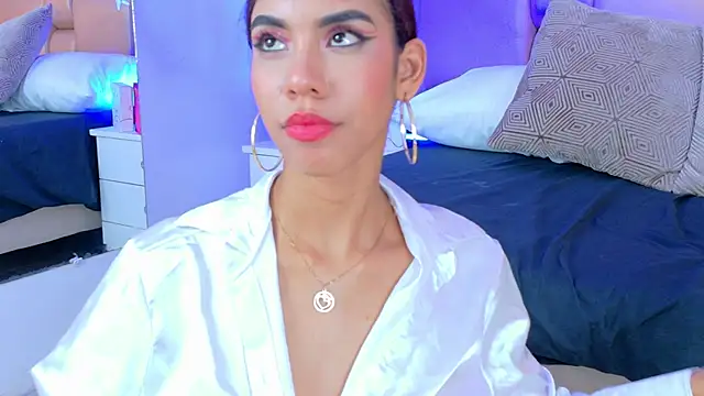 BellaHarper1