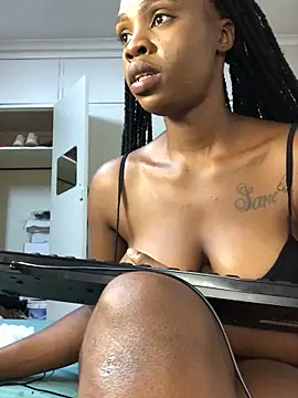 LuciousLips96