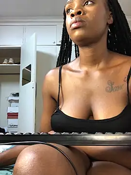 LuciousLips96