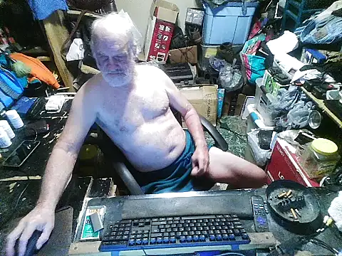 russtee Live Webcam on Stripchat