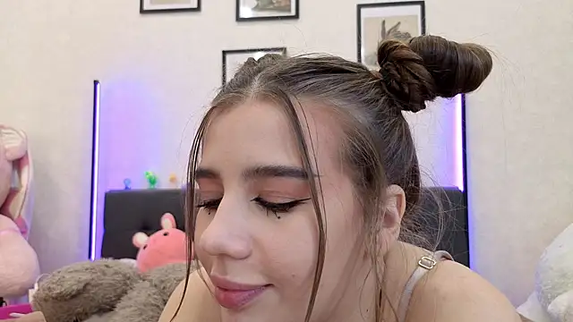 dolly_ll (F young) - Pussy dildo play