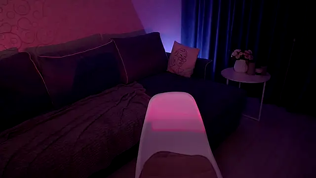  EmiRise chat room