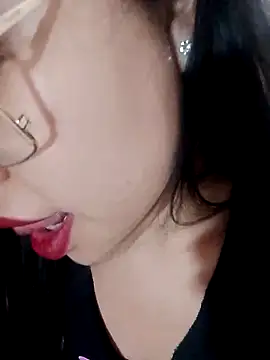 dinha2025 - Dinha2025's free webcam - UK Sex Cams