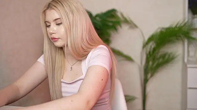 AshleyNikoo