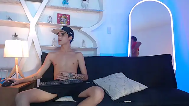 pretty_fem - PRETTY_FEM's free webcam