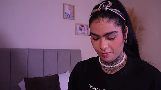 curvyliciousss - Curvyliciousss's free webcam - UK Sex Cams