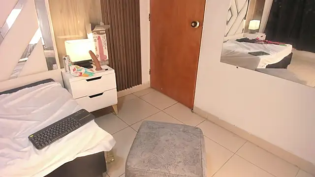  ValentinaThomas chat room