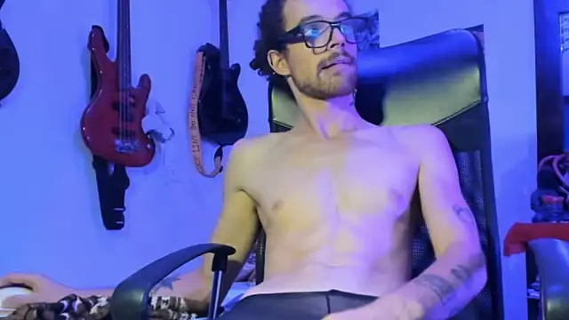 mikaelrizzzo - MikaelRizzzo's free webcam
