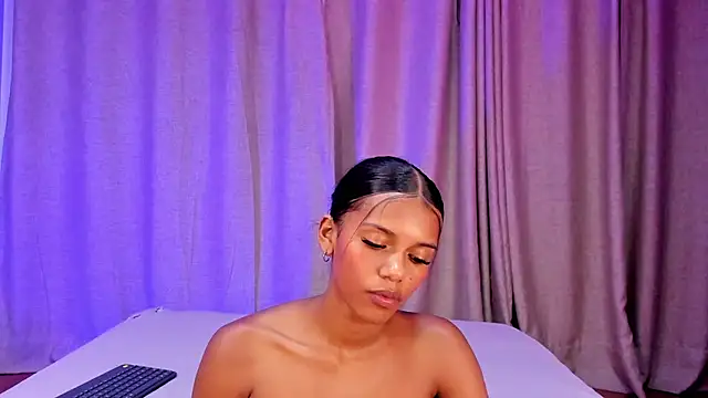 Lia_Taylor1