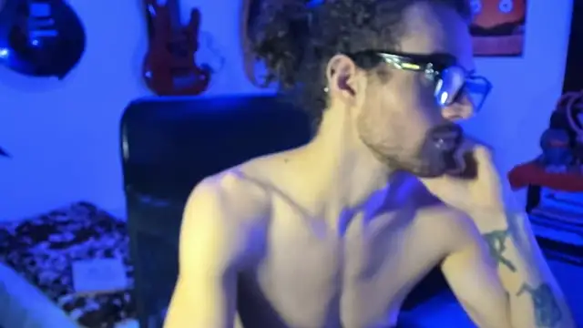mikaelrizzzo - MikaelRizzzo's free webcam