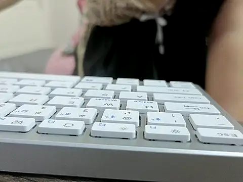 selena3391 - Selena3391's free webcam - UK Sex Cams