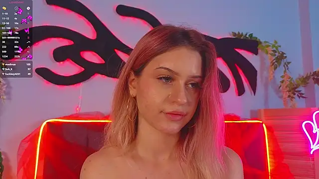  AlinaWalters chat room